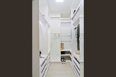 Casa à venda com 340m², 4 quartos e 4 vagasCloset da suíte