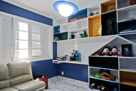 Casa à venda com 340m², 4 quartos e 4 vagasQuarto de Serviço