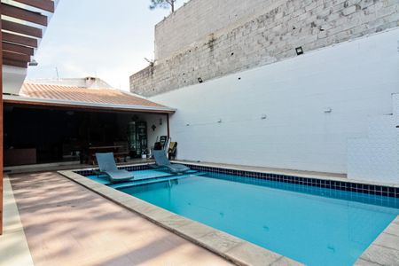 Casa à venda com 340m², 4 quartos e 4 vagasÁrea comum - Piscina