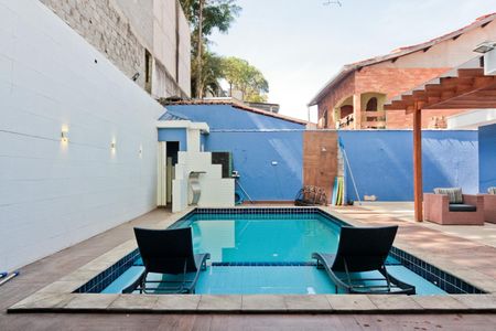 Casa à venda com 340m², 4 quartos e 4 vagasÁrea comum - Piscina