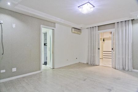 Casa à venda com 340m², 4 quartos e 4 vagasSuíte