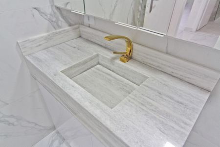 Casa à venda com 340m², 4 quartos e 4 vagasBanheiro Social