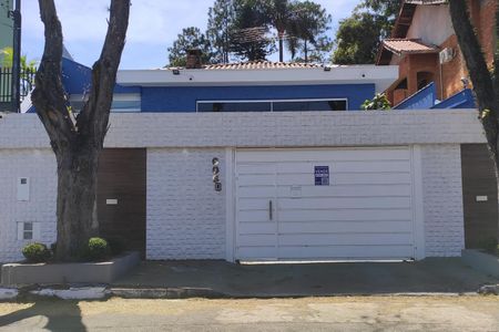 Casa à venda com 340m², 4 quartos e 4 vagasFachada 