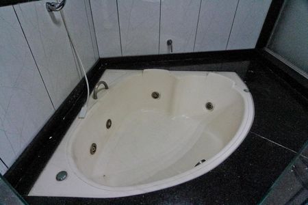 Casa à venda com 340m², 4 quartos e 4 vagasBanheiro da Suíte