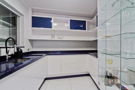 Casa à venda com 340m², 4 quartos e 4 vagasCozinha