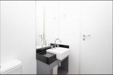 Banheiro de apartamento à venda com 2 quartos, 50m² em Cerqueira César, São Paulo