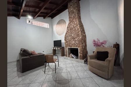 Casa à venda com 131m², 2 quartos e 2 vagasSala