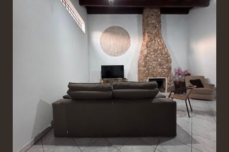 Casa à venda com 131m², 2 quartos e 2 vagasSala