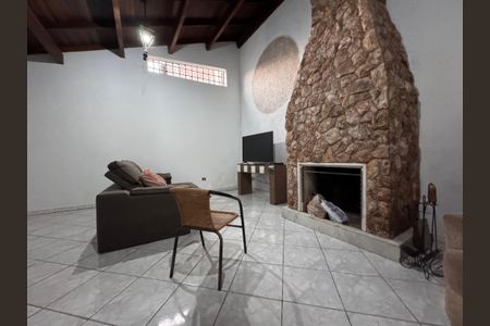 Casa à venda com 131m², 2 quartos e 2 vagasSala