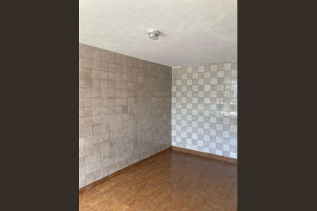 Casa à venda com 3 quartos, 130m² em Jardim Maria Estela, São Paulo
