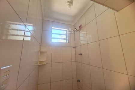 Banheiro de casa para alugar com 1 quarto, 38m² em Jardim Vila Formosa, São Paulo