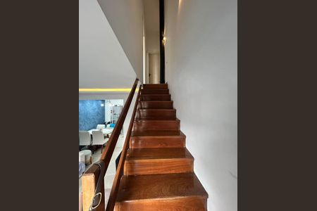 Escada de casa de condomínio à venda com 2 quartos, 97m² em Humaitá, Porto Alegre