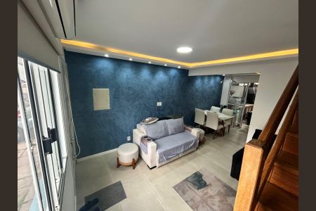 Sala de casa de condomínio à venda com 2 quartos, 97m² em Humaitá, Porto Alegre
