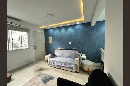 Casa de condomínio à venda com 97m², 2 quartos e 1 vaga Casa de condomínio à venda com 97m², 2 quartos e 1 vagaSala