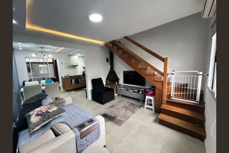 Sala de casa de condomínio à venda com 2 quartos, 97m² em Humaitá, Porto Alegre