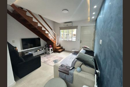 Sala de casa de condomínio à venda com 2 quartos, 97m² em Humaitá, Porto Alegre