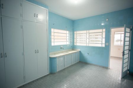 Casa à venda com 950m², 3 quartos e 1 vaga Casa à venda com 950m², 3 quartos e 1 vagaCozinha