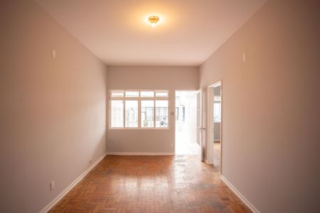 Casa à venda com 950m², 3 quartos e 1 vaga Casa à venda com 950m², 3 quartos e 1 vagaSala