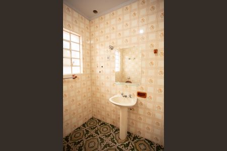 Casa à venda com 950m², 3 quartos e 1 vaga Casa à venda com 950m², 3 quartos e 1 vagaBanheiro 2