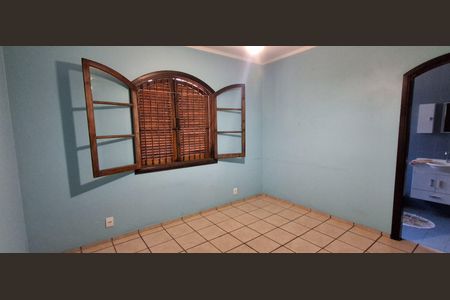 Casa à venda com 450m², 5 quartos e 4 vagasSuíte 2