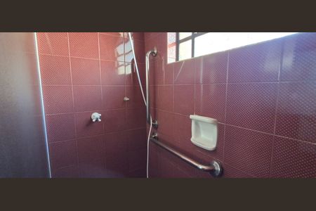 Casa à venda com 450m², 5 quartos e 4 vagasBanheiro Suíte 3