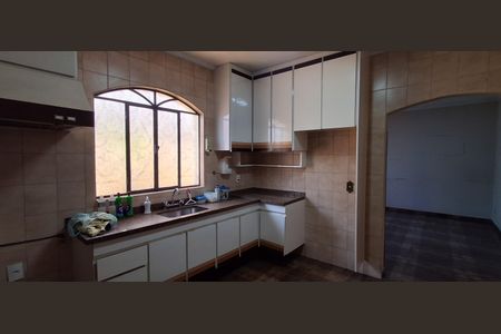 Casa à venda com 450m², 5 quartos e 4 vagasCozinha