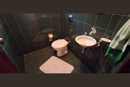 Casa à venda com 450m², 5 quartos e 4 vagasBanheiro Social