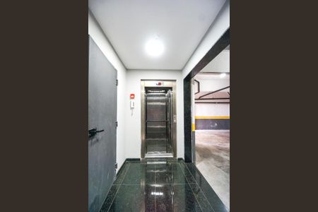 Apartamento à venda com 35m², 1 quarto e sem vaga Apartamento à venda com 35m², 1 quarto e sem vagaHall do elevador térreo