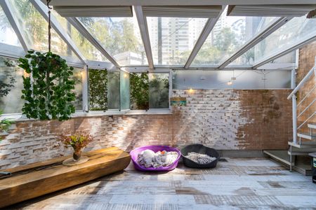 Casa de condomínio à venda com 242m², 3 quartos e 2 vagas Casa de condomínio à venda com 242m², 3 quartos e 2 vagasVaranda da Sala