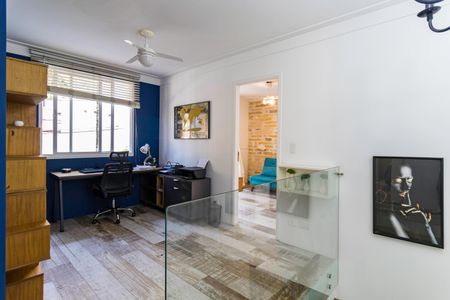 Casa de condomínio à venda com 242m², 3 quartos e 2 vagas Casa de condomínio à venda com 242m², 3 quartos e 2 vagasEscritório