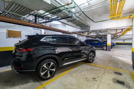 Casa de condomínio à venda com 242m², 3 quartos e 2 vagas Casa de condomínio à venda com 242m², 3 quartos e 2 vagasEstacionamento