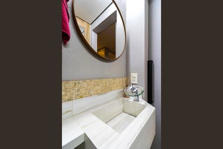 Casa de condomínio à venda com 242m², 3 quartos e 2 vagas Casa de condomínio à venda com 242m², 3 quartos e 2 vagasBanheiro Social