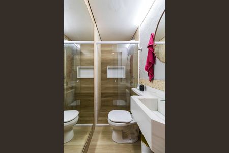 Casa de condomínio à venda com 242m², 3 quartos e 2 vagas Casa de condomínio à venda com 242m², 3 quartos e 2 vagasBanheiro Social