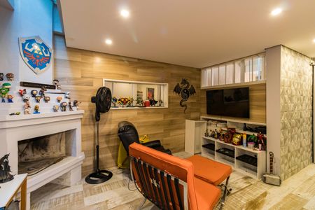 Casa de condomínio à venda com 242m², 3 quartos e 2 vagas Casa de condomínio à venda com 242m², 3 quartos e 2 vagasQuarto