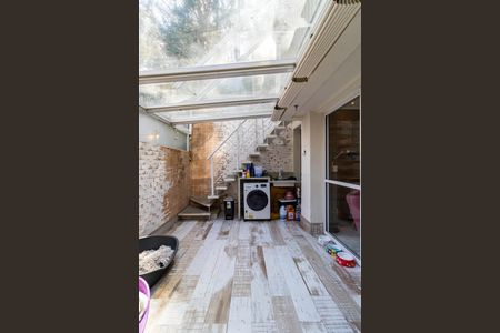 Casa de condomínio à venda com 242m², 3 quartos e 2 vagas Casa de condomínio à venda com 242m², 3 quartos e 2 vagasVaranda da Sala