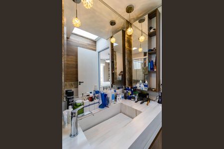 Casa de condomínio à venda com 242m², 3 quartos e 2 vagas Casa de condomínio à venda com 242m², 3 quartos e 2 vagasBanheiro da Suíte 1