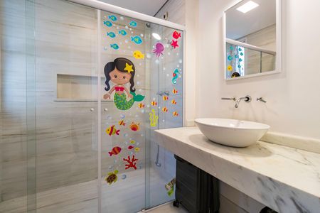 Casa de condomínio à venda com 242m², 3 quartos e 2 vagas Casa de condomínio à venda com 242m², 3 quartos e 2 vagasBanheiro da Suíte 2