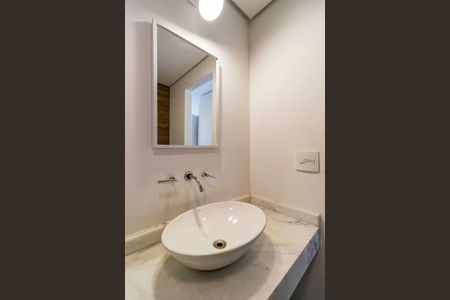 Casa de condomínio à venda com 242m², 3 quartos e 2 vagas Casa de condomínio à venda com 242m², 3 quartos e 2 vagasBanheiro da Suíte 2