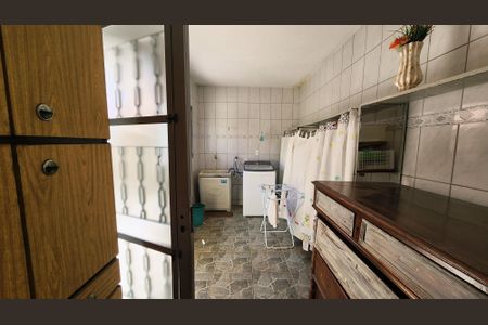 Casa à venda com 145m², 2 quartos e 2 vagas Casa à venda com 145m², 2 quartos e 2 vagasLavanderia