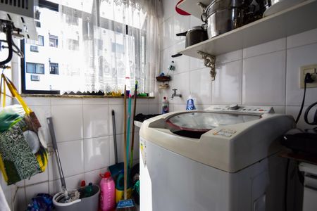 Apartamento à venda com 98m², 3 quartos e 2 vagas Apartamento à venda com 98m², 3 quartos e 2 vagasÁrea de Serviço