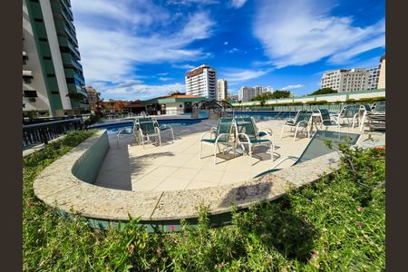 Apartamento à venda com 98m², 3 quartos e 2 vagas Apartamento à venda com 98m², 3 quartos e 2 vagasÁrea comum - Piscina