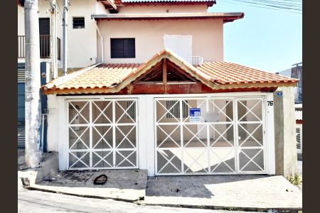 Casa à venda com 109m², 3 quartos e 2 vagasFachada