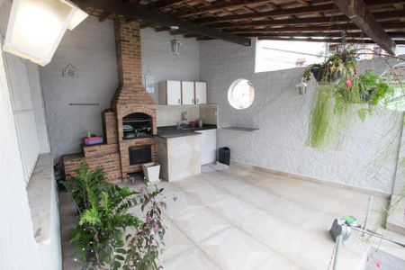 Casa de condomínio para alugar com 300m², 3 quartos e 2 vagasChurrasqueira