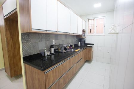 Casa de condomínio para alugar com 300m², 3 quartos e 2 vagasCozinha