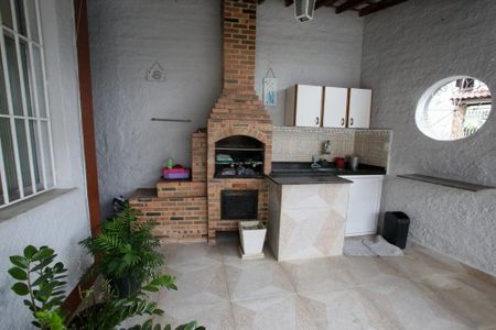 Casa de condomínio para alugar com 300m², 3 quartos e 2 vagasChurrasqueira