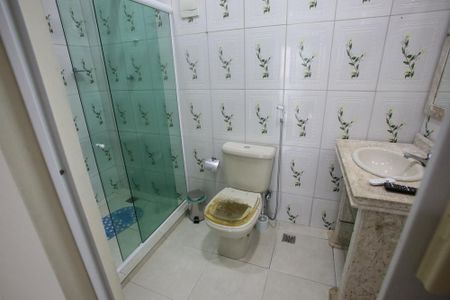 Casa de condomínio para alugar com 300m², 3 quartos e 2 vagasBanheiro da Suíte 2