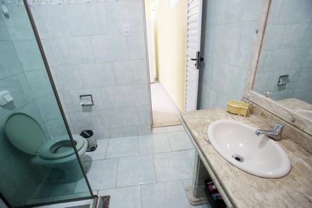 Casa de condomínio para alugar com 300m², 3 quartos e 2 vagasBanheiro Social