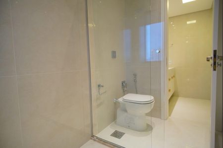 Apartamento para alugar com 200m², 3 quartos e 3 vagas Apartamento para alugar com 200m², 3 quartos e 3 vagasBanheiro da Suíte 1