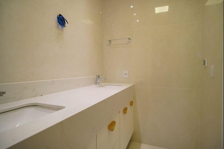 Apartamento para alugar com 200m², 3 quartos e 3 vagas Apartamento para alugar com 200m², 3 quartos e 3 vagasBanheiro da Suíte 1