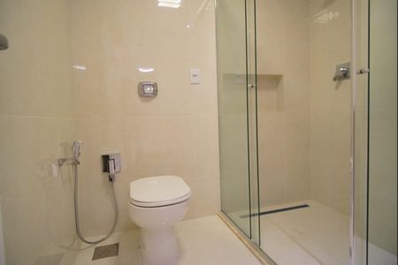 Apartamento para alugar com 200m², 3 quartos e 3 vagas Apartamento para alugar com 200m², 3 quartos e 3 vagasBanheiro da Suite 1